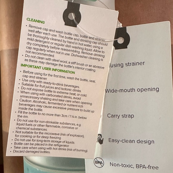 Gaiam *NWOT* 22 Ounce Fruit Infuser Water Bottle, BPA Free Non-Toxic, Blue Strap - Picture 7 of 13